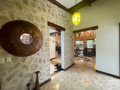 À Vendre : Maison de plain-pied à Escazú – Trejos Montealegre 3