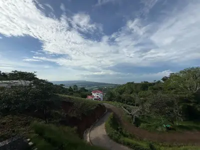 Retraite de Luxe avec Vue sur l'Océan et la Montagne : Havre Moderne de 5 Chambres à Jacó, Costa Rica 4
