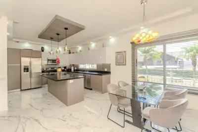 Exquise résidence de luxe meublée de 5 chambres à louer à Hacienda Los Reyes, La Guácima 4