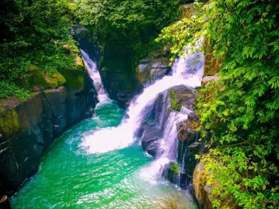 Spectaculaire Oasis Écologique avec 4 Cascades 4