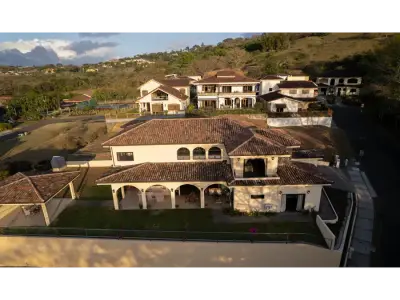 À Vendre : Résidence de Luxe Exclusive dans une Communauté Fermée – Santa Ana 3