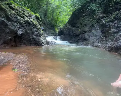 Espectacular Finca de 11.48 Hectáreas en Puriscal: Río, Cascadas y Vistas Panorámicas 4