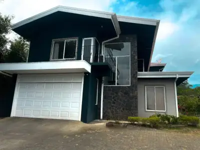 Superbe maison moderne de 3 chambres avec jardins spacieux à Grecia, Costa Rica 1
