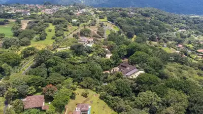 Villas del Arroyo, Guácima, Alajuela : l'équilibre parfait entre luxe et nature.