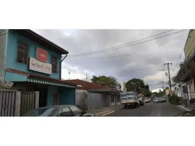 Immeuble commercial au centre-ville d'Escazú 3