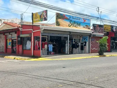 Espace commercial de premier plan à Jacó, Puntarenas : grande visibilité et style de vie côtier 1