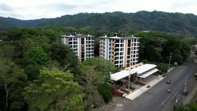 Superbe appartement moderne de 2 chambres au Costa Rica : piscine, balcon, vues sur l'océan et les montagnes 3
