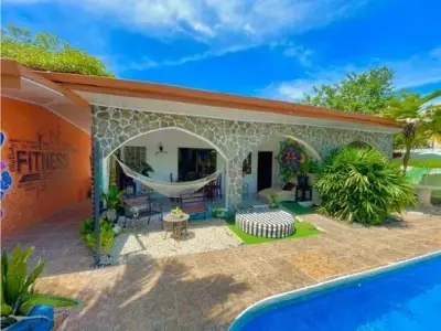 Opportunité d'investissement avec cette auberge à Jaco 1