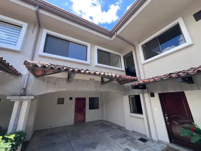 Chaleureux condo à vendre à Escazú 1