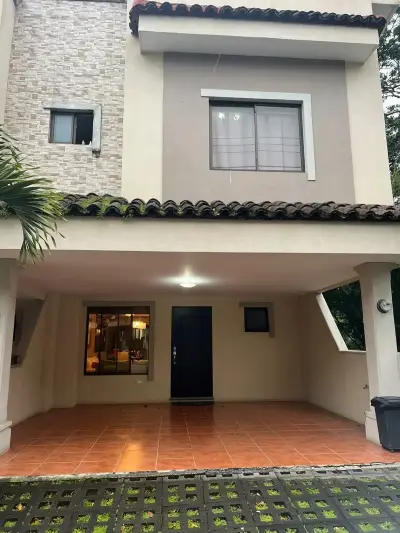 Santa Ana : Mais. en rangée 3 chambres, communauté privée – À louer ! 1
