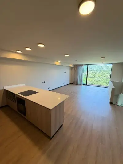 Résidence de luxe à Santa Ana avec vues sur les montagnes, piscine privée et commodités de villégiature 1