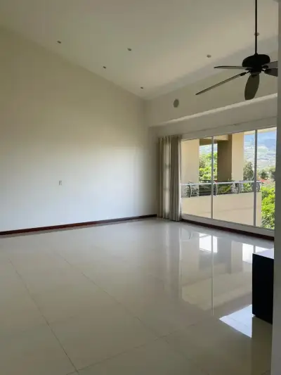 Penthouse exclusif à louer à Bello Horizonte, Escazú, avec vues panoramiques 2