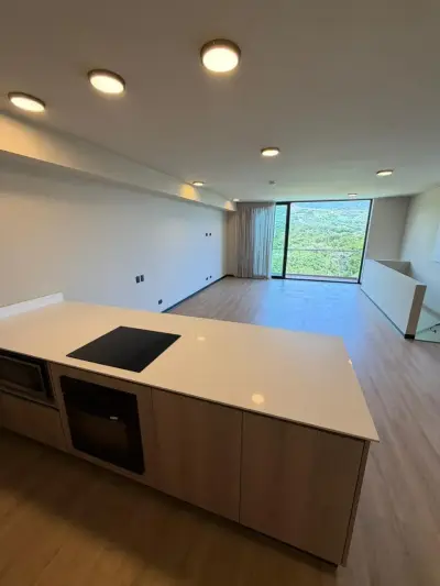 Résidence de luxe à Santa Ana avec vues sur les montagnes, piscine privée et commodités de villégiature 3
