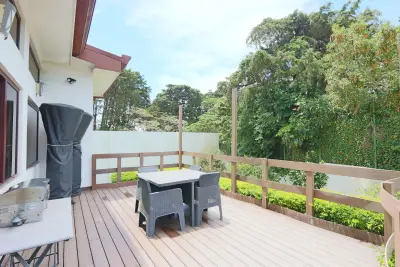 Maison de Luxe à Heredia : Design Moderne, Jardin Spacieux et Finitions Haut de Gamme 4