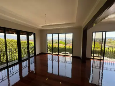 Résidence de Luxe avec Vue sur la Ville à Cerro Alto, Escazú 2
