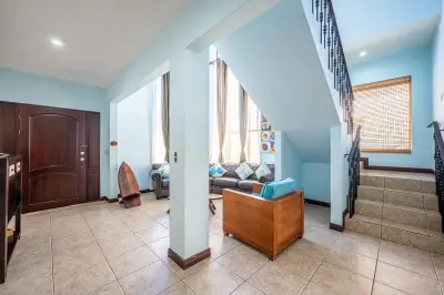 Opportunité rare dans la seule communauté de maisons fermées et <b>au bord de l'océan</b> de Jacó. 5