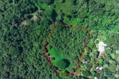 Terrain à Garabito : Lot de 4 acres dans la communauté Eco Desarrollo 4