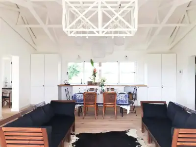 Maison de style chalet tropical avec vue imprenable sur le coucher du soleil, Lomas del Zurqui 4