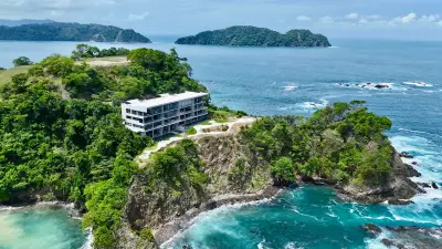 Propriété architecturale spectaculaire au bord de l'océan avec piscine à débordement et vues panoramiques sur le Pacifique 1