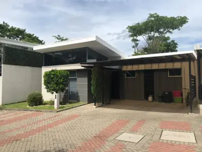 Casa 1 piso en Condominio con 3 habitaciones +1 
