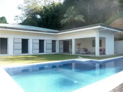 Superbe maison dans un endroit calme et verdoyant près de la ville de Jacó 1