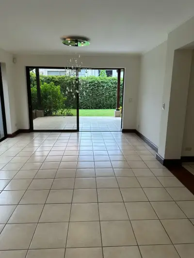 Magnifique Maison de Ville 3 Chambres à Louer en Copropriété à Santa Ana 3