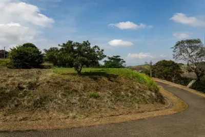 Terrain spectaculaire avec vue panoramique et potentiel illimité à Alajuela 3