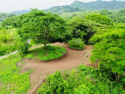 Enchanting 9,800 m² Land Surrounded by Jungle and Nature. A Peaceful Retreat Near Santa Teresa, Mal País, and Cabuya