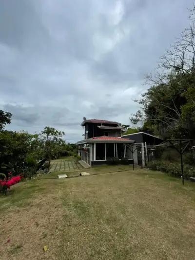 Superbe maison moderne de 3 chambres avec jardins spacieux à Grecia, Costa Rica 2