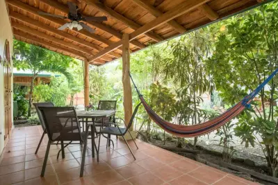 2 villas, 2 appartements et 4 locaux commerciaux au centre de Santa Teresa 4