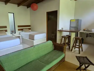 Auberge de jeunesse avec 4 bungalows, 2 duplex, piscine, à distance de marche de la plage à Santa Teresa 5