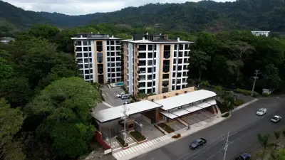 Magnifique appartement de 2 chambres/2 salles de bain avec vue sur l'océan et les montagnes 4