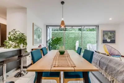 Maison contemporaine de trois étages dans un emplacement privilégié à Santa Ana 4