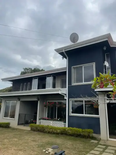 Superbe maison moderne de 3 chambres avec jardins spacieux à Grecia, Costa Rica 3