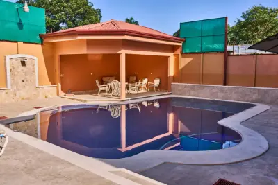 Exclusif Luxueux Domicile Avec Piscine Chauffée À L'énergie Solaire 4