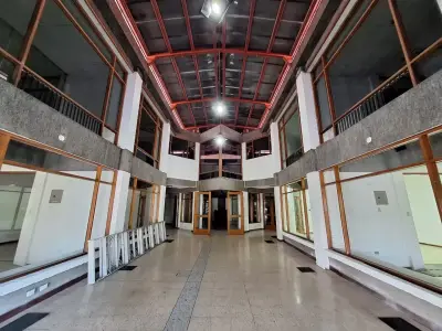 Espace commercial de premier choix de 741 m² à Escazú, San José 2
