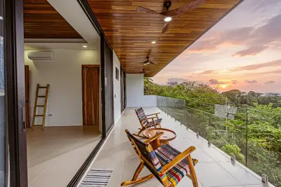 Oasis de luxe flambant neuve avec vue sur l'océan à Bahía Ballena, Costa Rica - 5 chambres, piscine à débordement, vues sur le coucher du soleil 3