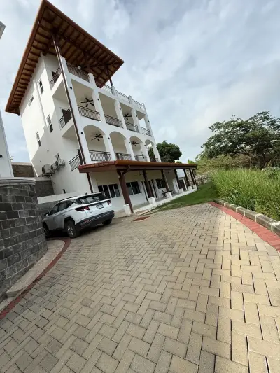 Retraite de Luxe avec Vue sur l'Océan et la Montagne : Havre Moderne de 5 Chambres à Jacó, Costa Rica 2