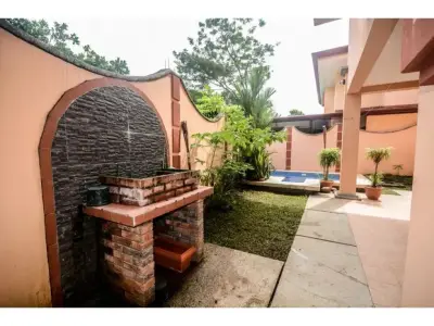 Superbe maison à vendre à Jaco Town 1