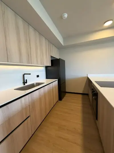 Résidence de luxe à Santa Ana avec vues sur les montagnes, piscine privée et commodités de villégiature 4