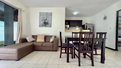 Charmante maison de 3 chambres dans une communauté fermée à Herradura avec des commodités de style complexe hôtelier. 4