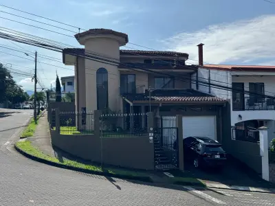 Residencial Lomas de Curridabat, 3 Bed, 3.5 Bath Modern Home in Residencial Lomas de Curridabat 