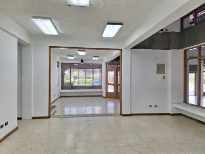 Prime Espace Commercial Moderne de 741 m² à Escazú, San José 4