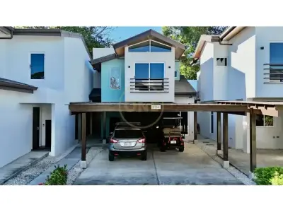 Maison moderne de 4 chambres à Jacó : Vie côtière avec commodités de villégiature 1