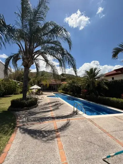 Résidence avec vue sur les montagnes dans un copropriété de luxe exclusif à Las Pampas – Santa Ana