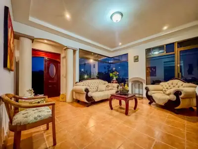 Charmante maison de 3 chambres avec vue sur les montagnes à Grecia, Alajuela 3
