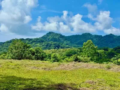 Propriété avec vue sur l'océan et la montagne près de Santa Teresa, avec une plateforme de construction impressionnante entourée par la jungle 5