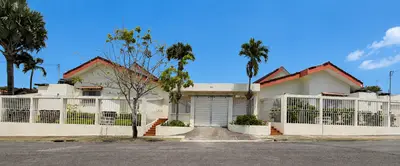 Deux maisons jumelles à Bosques de Doña Rosa – Heredia