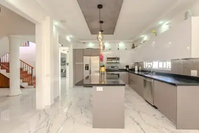 Exquise résidence de luxe meublée de 5 chambres à louer à Hacienda Los Reyes, La Guácima 2