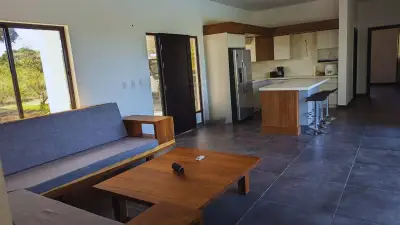Maison neuve de 3 chambres avec vues spectaculaires à Santiago – À deux pas de Santa Teresa et Playa Hermosa 4